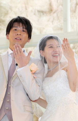 NIHOの卒花レポート写真1。先輩カップルのオリジナルコーディネートが輝きます。